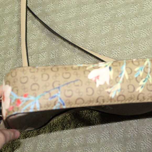 Guess Small Rectangular Floral Crossbody Purse - Picture 6 of 12